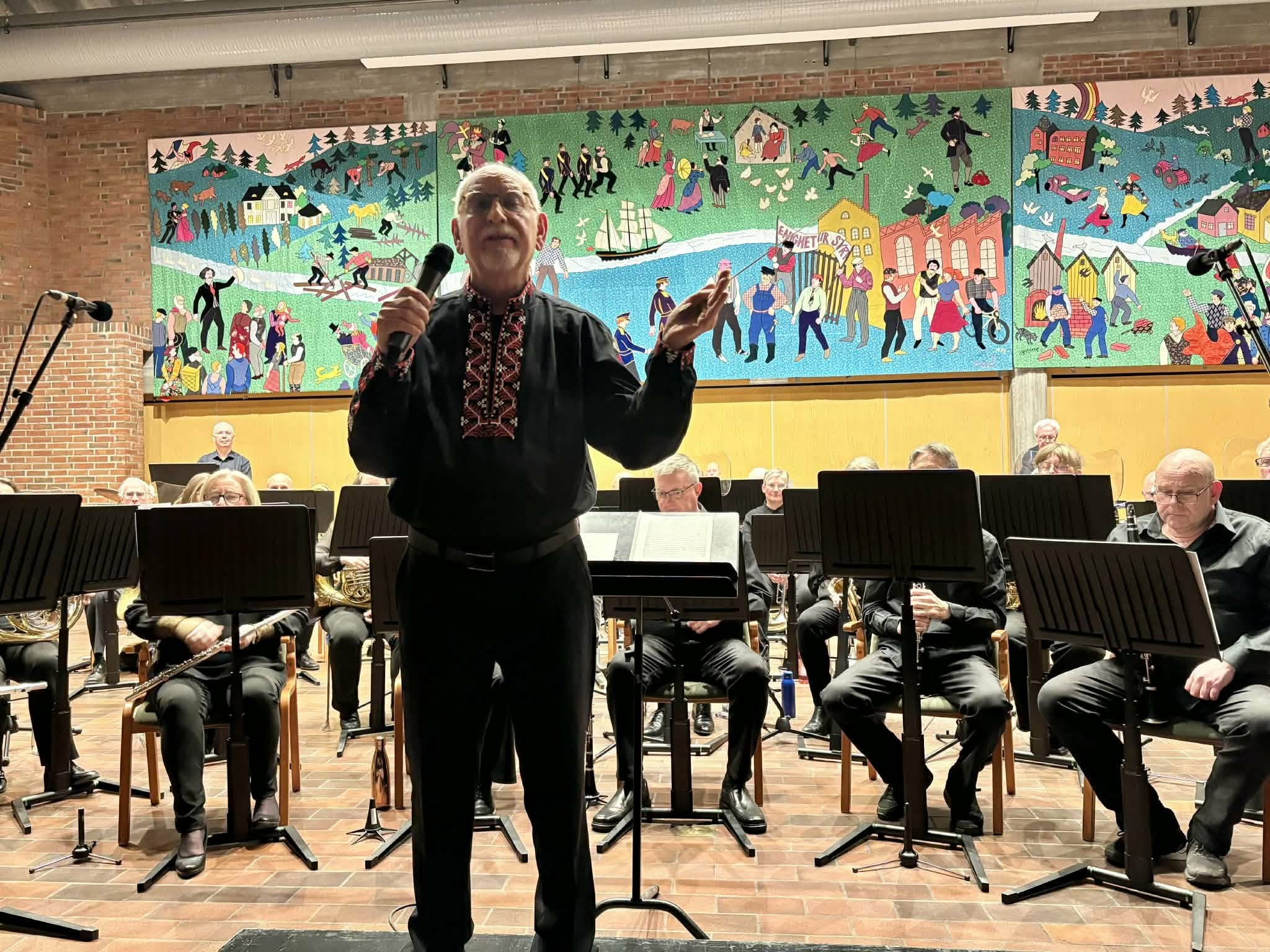 Изложбата „България и мозайките“ бе представена по време на концерт на български музикант в град Мьондален