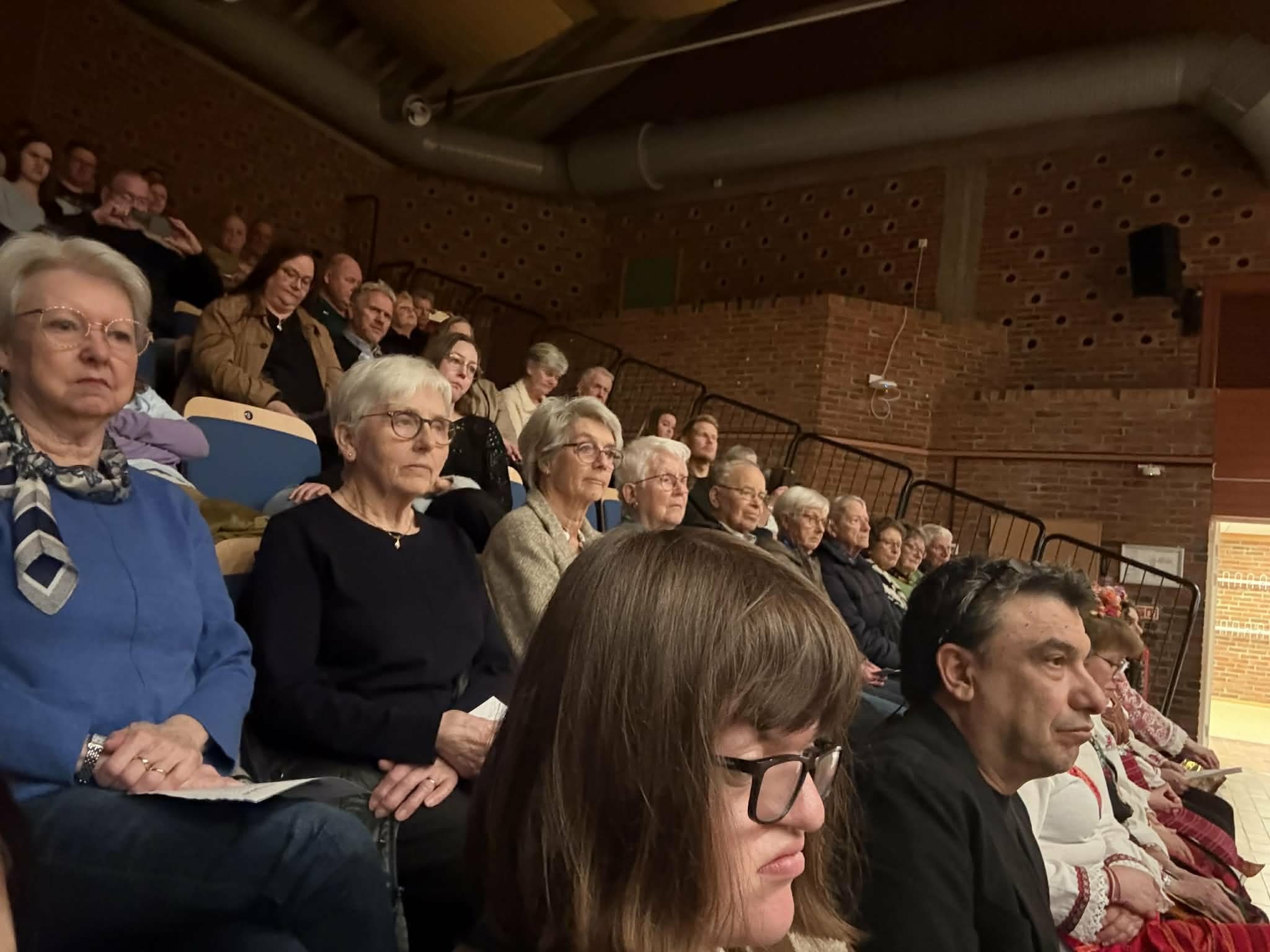 Изложбата „България и мозайките“ бе представена по време на концерт на български музикант в град Мьондален