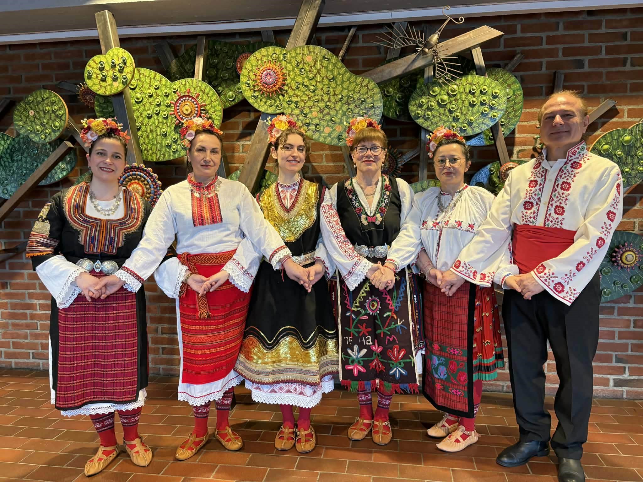 Изложбата „България и мозайките“ бе представена по време на концерт на български музикант в град Мьондален