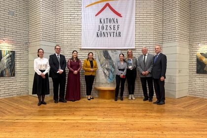 Посланик Мария Ангелиева откри изложба на българската художничка  Албена Христова „Ангелски ръце“ в град Кечкемет