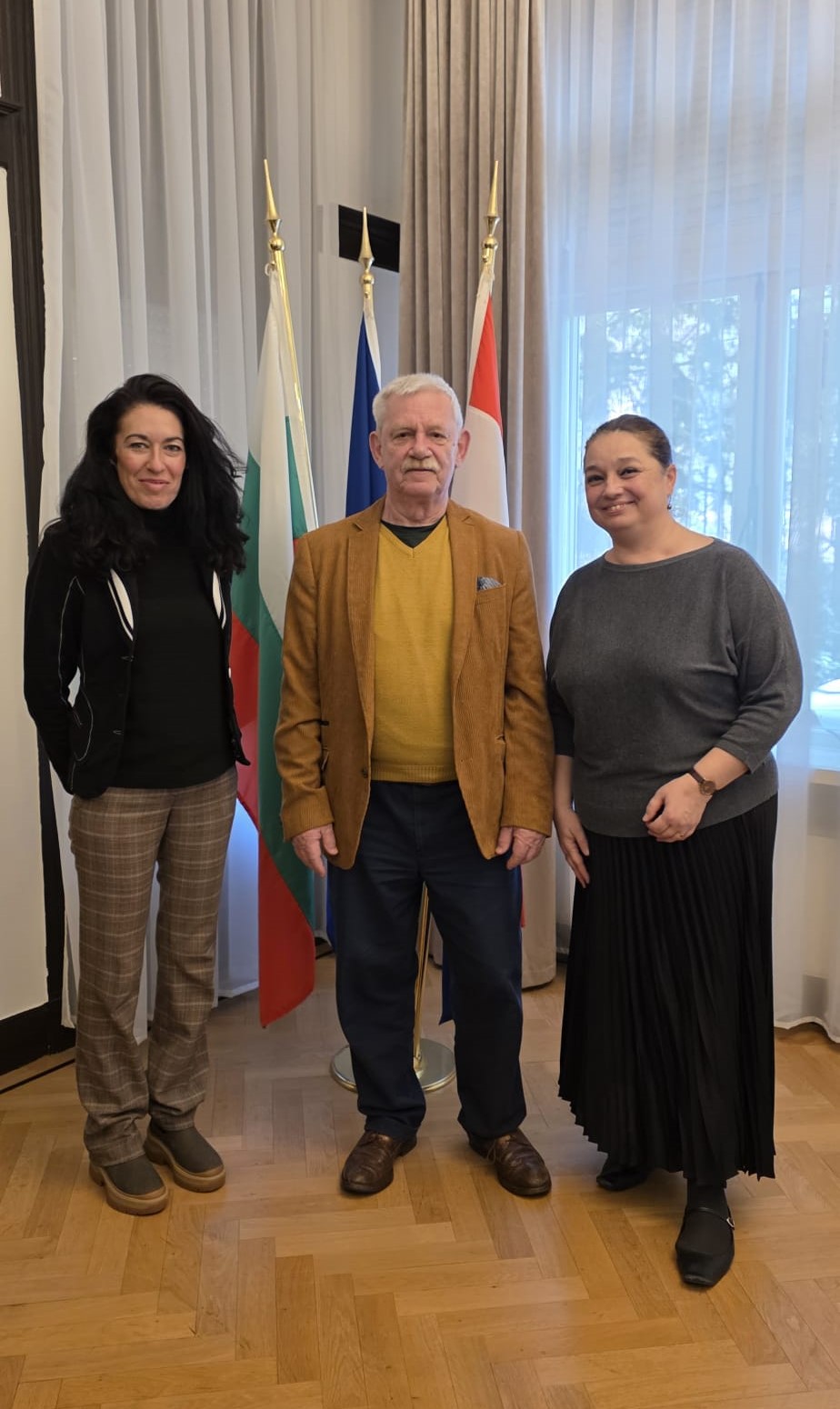 Среща на посланик Върбанова с Якоб ван Бейлен, нидерландски колекционер на български килими