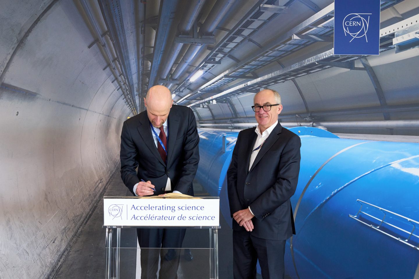 Посланик Ангел Банджов, постоянен представител на Република България към Службата на ООН и други международни организации в Женева посети Европейската организация за ядрени изследвания (ЦЕРН)