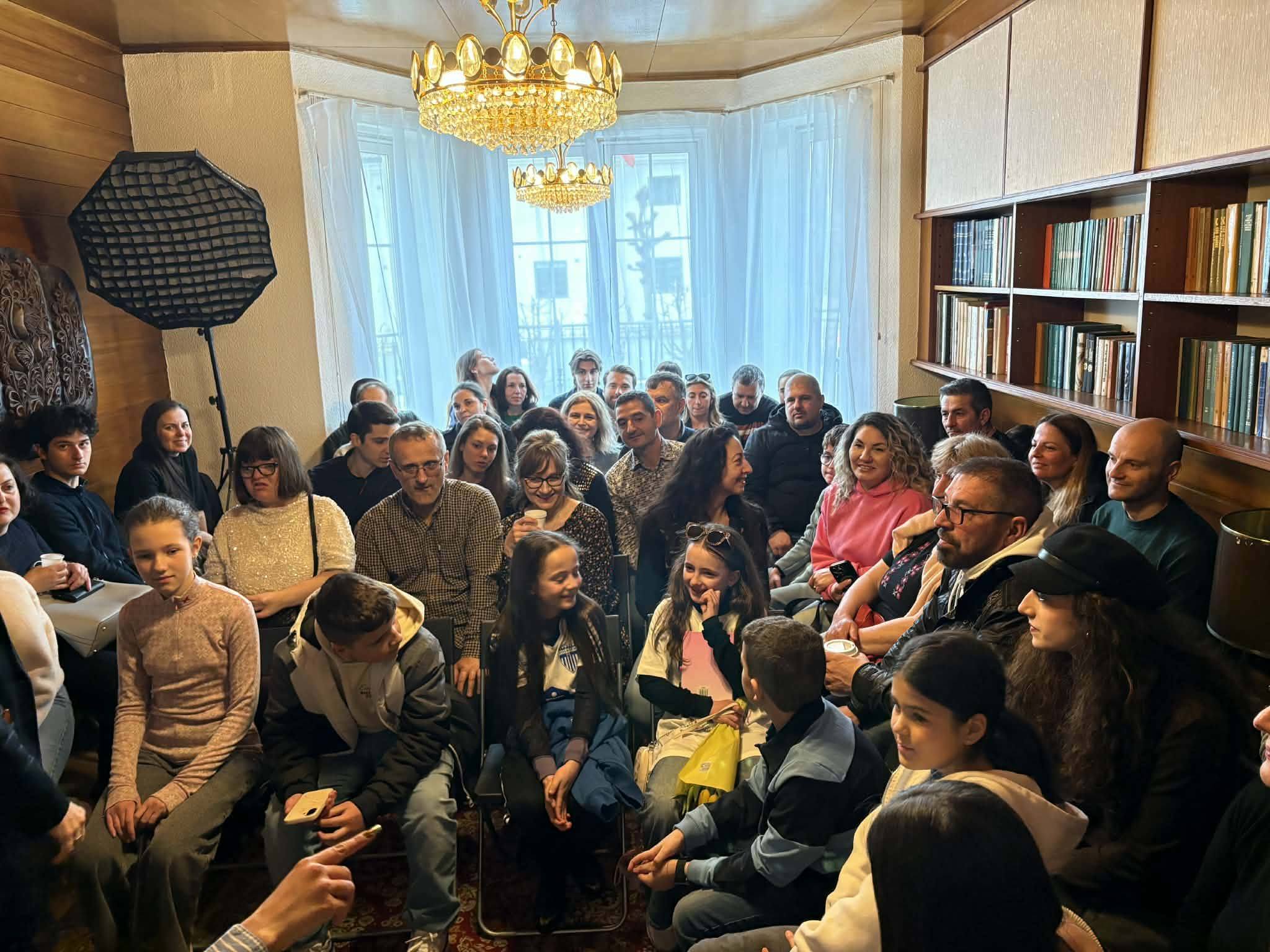 Посолството на България в Норвегия стана сцена за среща на Дара с българската общност