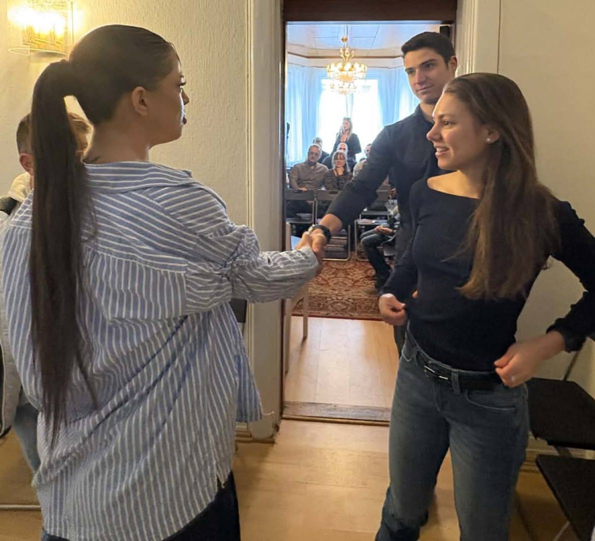 Посолството на България в Норвегия стана сцена за среща на Дара с българската общност