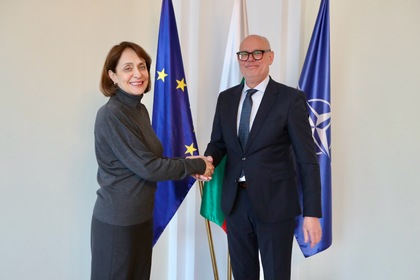 Среща на министър Надежда Нейнски с посланика на Кралство Нидерландия в Република България Н. Пр. г-н Артур ден Хартог