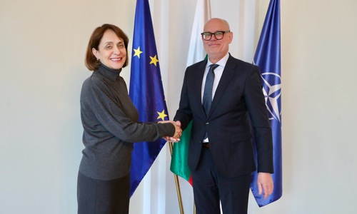 Среща на министър Надежда Нейнски с посланика на Кралство Нидерландия в Република България Н. Пр. г-н Артур ден Хартог