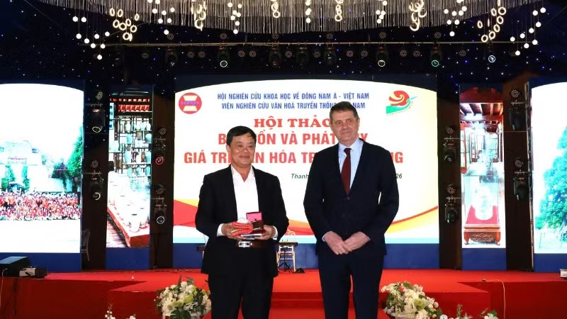 Посланик Павлин Тодоров взе участие в научна конференция за опазване на традиционната култура на провинция Тхан Хоа