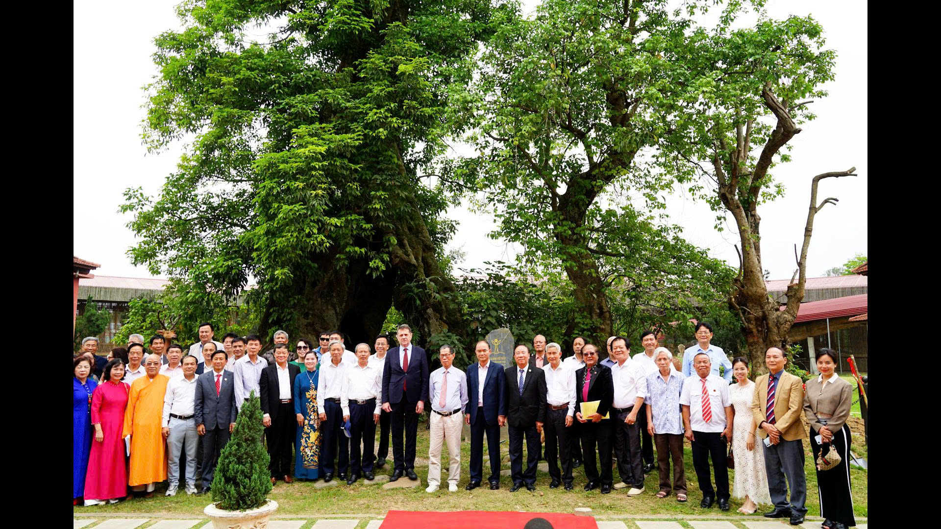 Посланик Павлин Тодоров взе участие в научна конференция за опазване на традиционната култура на провинция Тхан Хоа