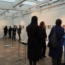 Изложбата „Най-малко четири прегръдки на ден, поне 30 секунди всяка“ на Мая Спасова и Ирис Дитлер бе открита в галерия „Мисията"