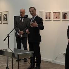 Изложбата „Най-малко четири прегръдки на ден, поне 30 секунди всяка“ на Мая Спасова и Ирис Дитлър бе открита в галерия „Мисията"