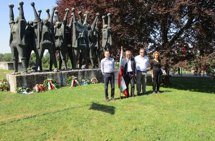 Отдаване на почит на жертвите от Втората световна война