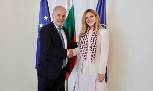 Министър Велислава Петрова разговаря с посланика на Италия Марчело Апичела