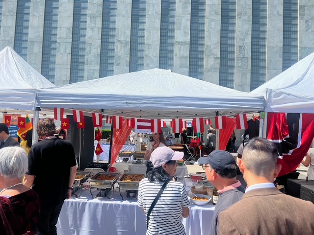  For the first time in over a decade, Bulgaria is participating in the United Nations International Bazaar