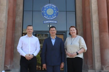 Meeting of Ambassador Nikola Nikolov with the Head of the EU Civilian Mission in Armenia Satu Koivu and a patrol with representatives of the Bulgarian contingent