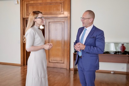 Minister Velislava Petrova Meets Niagara Falls Mayor Jim Diodati 