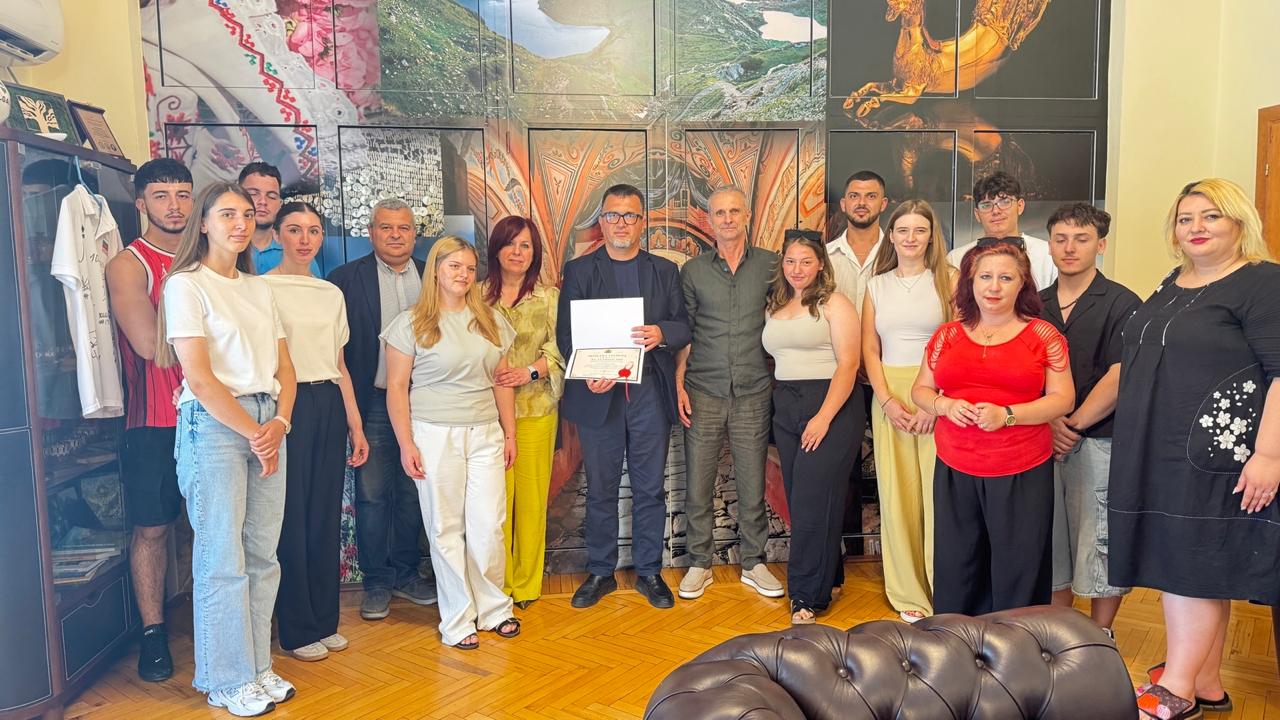 Në Ambasadën e Republikës së Bullgarisë në Tiranë u zhvillua një takim me pjesëmarrësit e Shkollës Verore për Gjuhën dhe Kulturën Bullgare