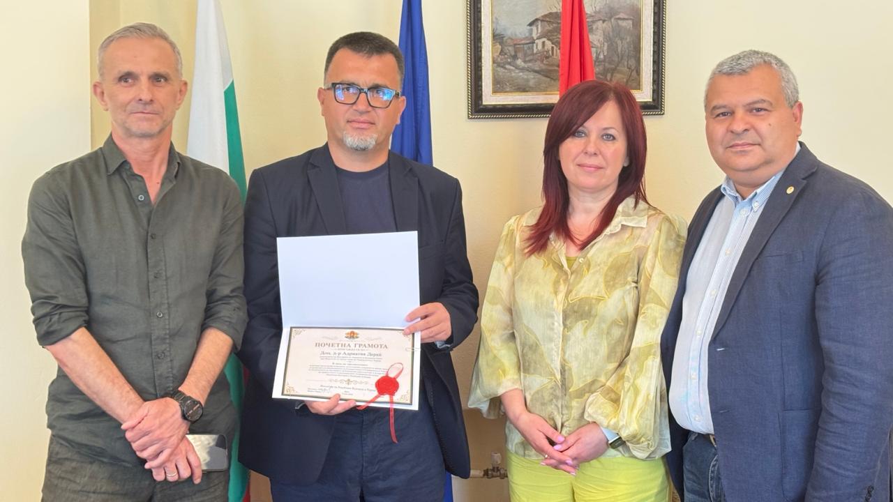 Në Ambasadën e Republikës së Bullgarisë në Tiranë u zhvillua një takim me pjesëmarrësit e Shkollës Verore për Gjuhën dhe Kulturën Bullgare