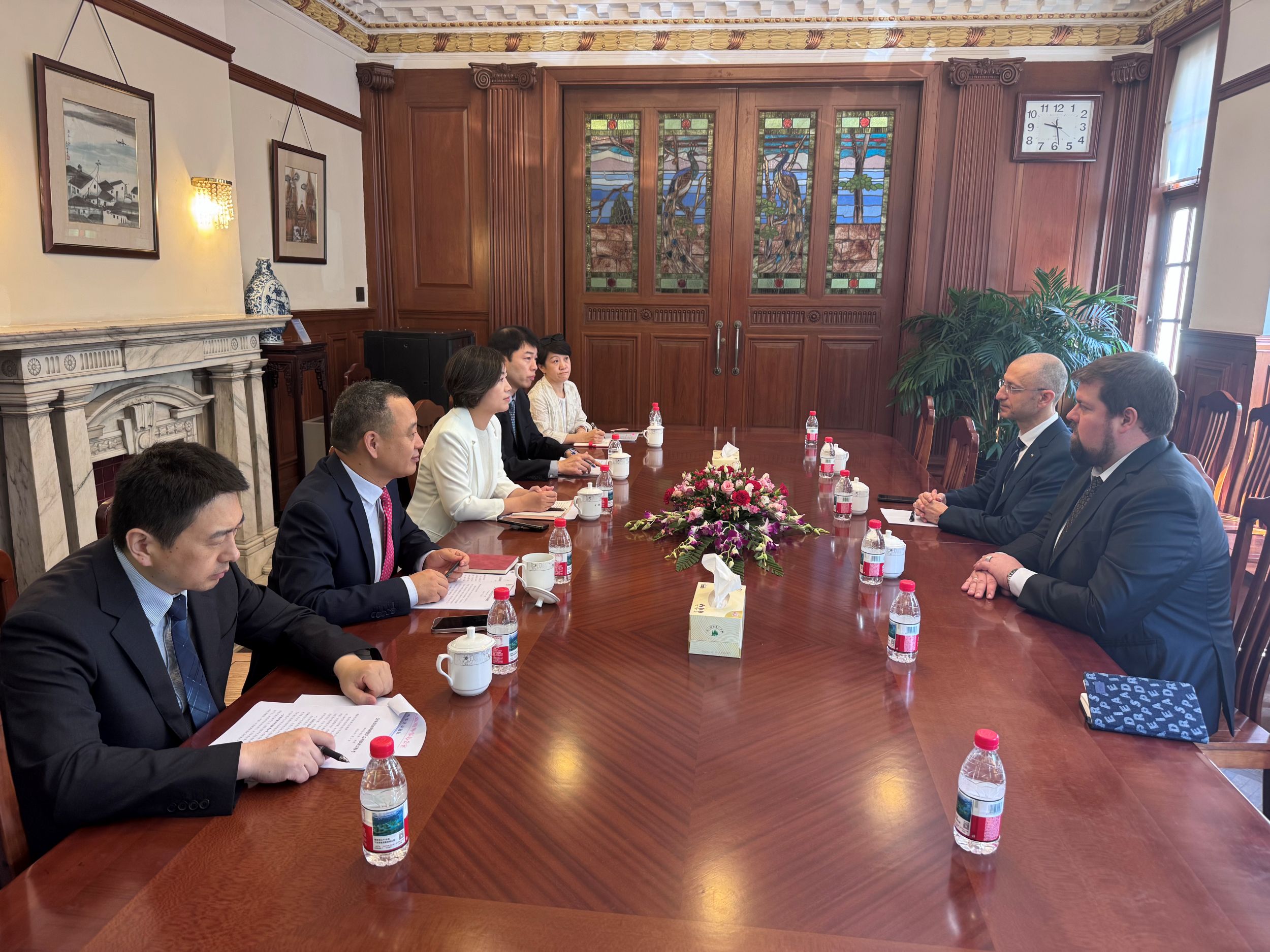 Farewell meeting of the Consul General with Shanghai Foreign Affairs Office