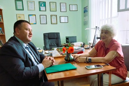Посланик Златин Кръстев обсъди развитието на сътрудничеството с Националната ботаническа градина в Киев