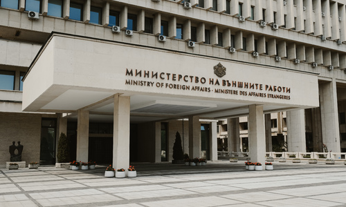 Министър Велислава Петрова инициира процедура за освобождаване на посланика на България в ОАЕ