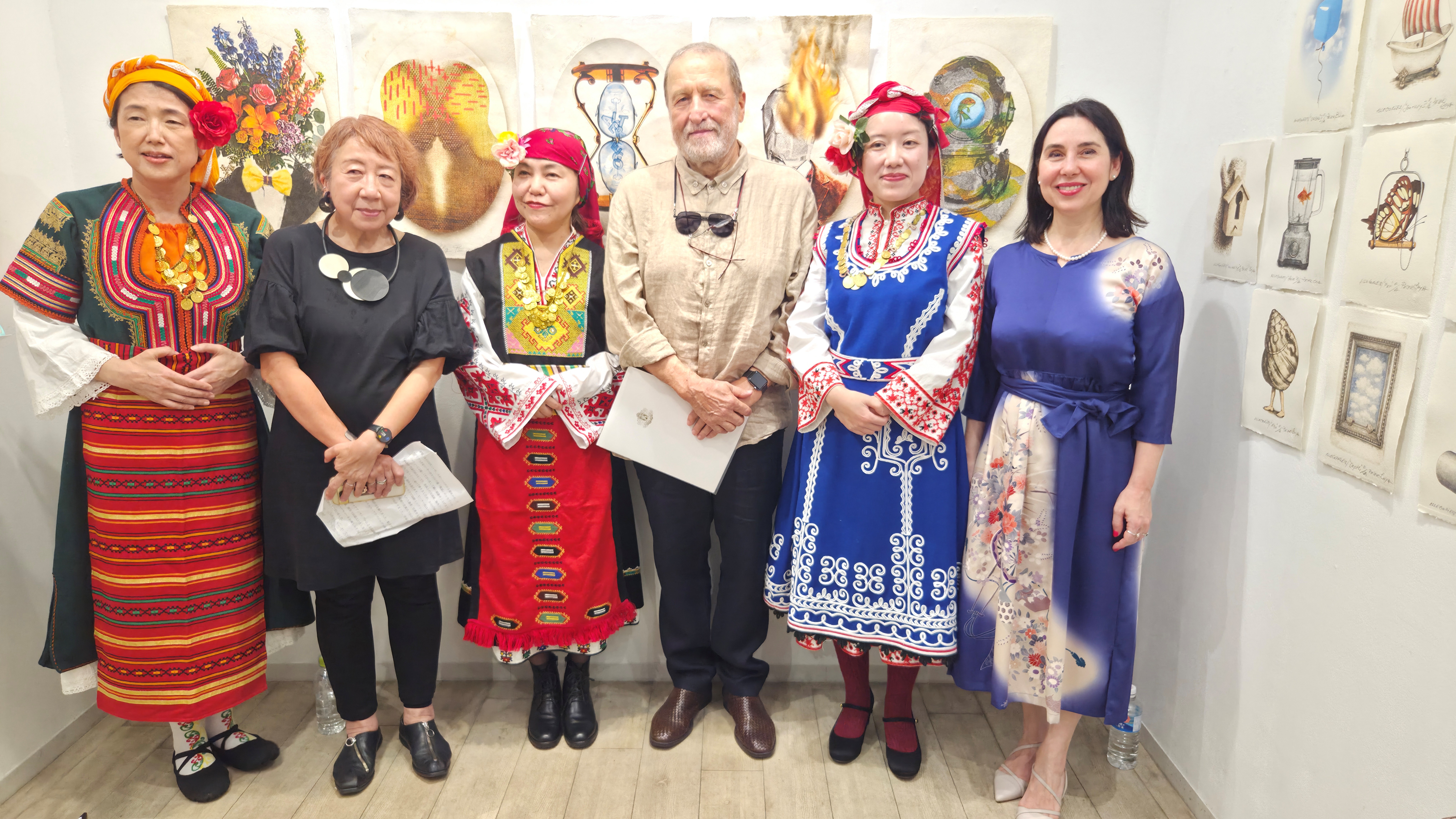 マリエタ・アラバジエヴァ駐日ブルガリア大使、東京でペタル・ボヤジエフ氏の版画展「寓話」を開幕