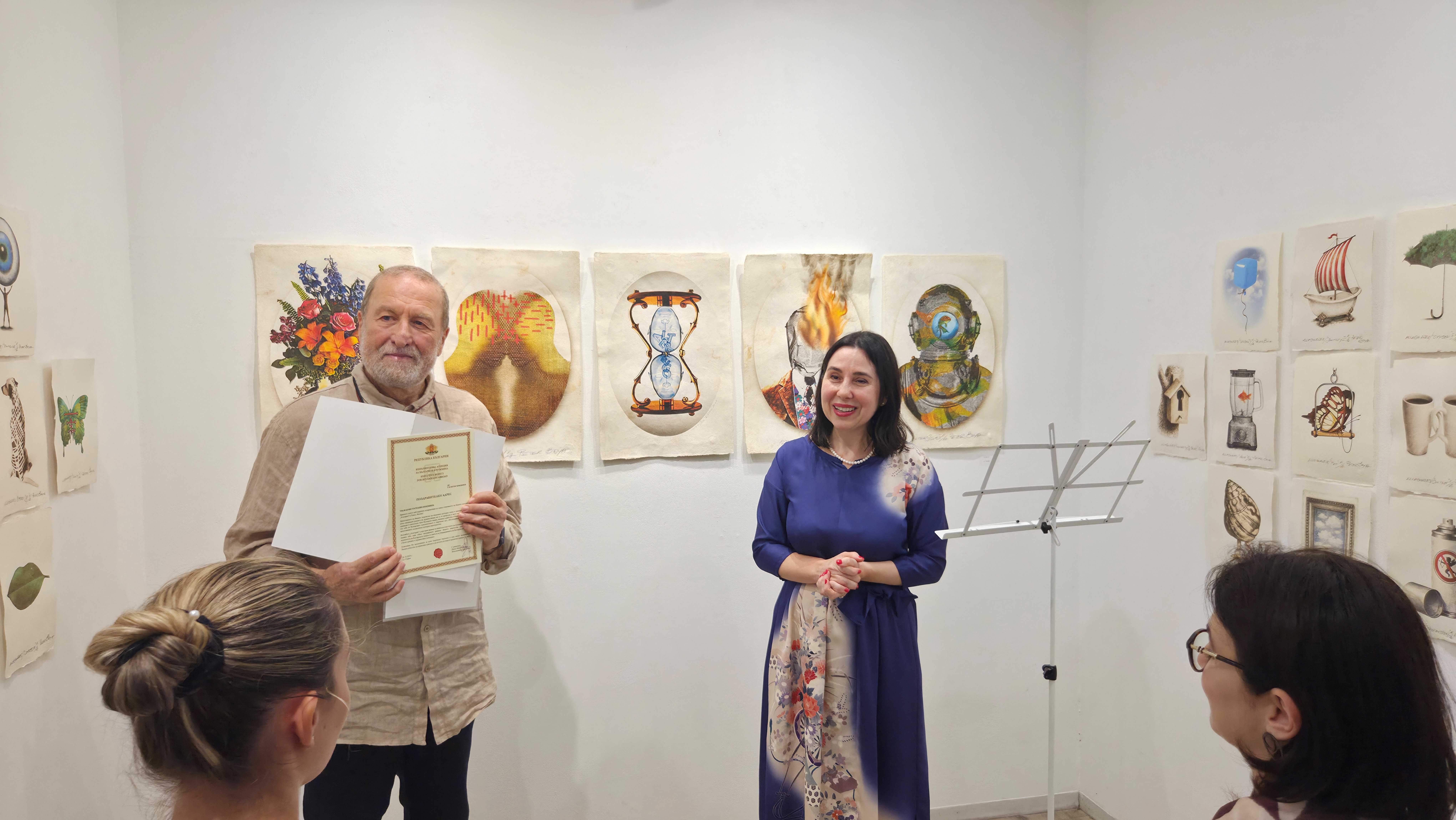 マリエタ・アラバジエヴァ駐日ブルガリア大使、東京でペタル・ボヤジエフ氏の版画展「寓話」を開幕