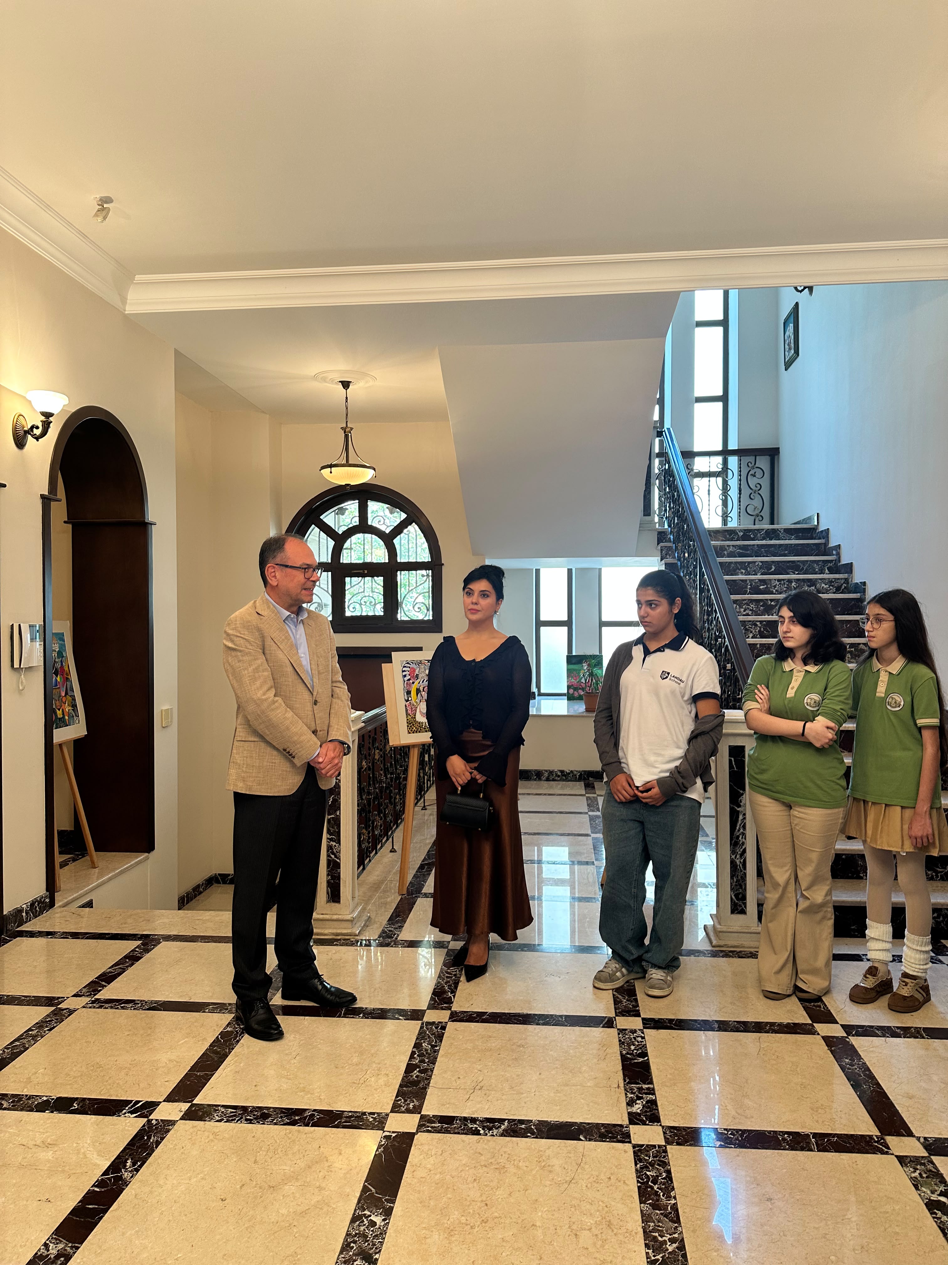 Група ученици от "Azerbaijan Children Foundation" бяха приети в посолството на Република България в Баку 