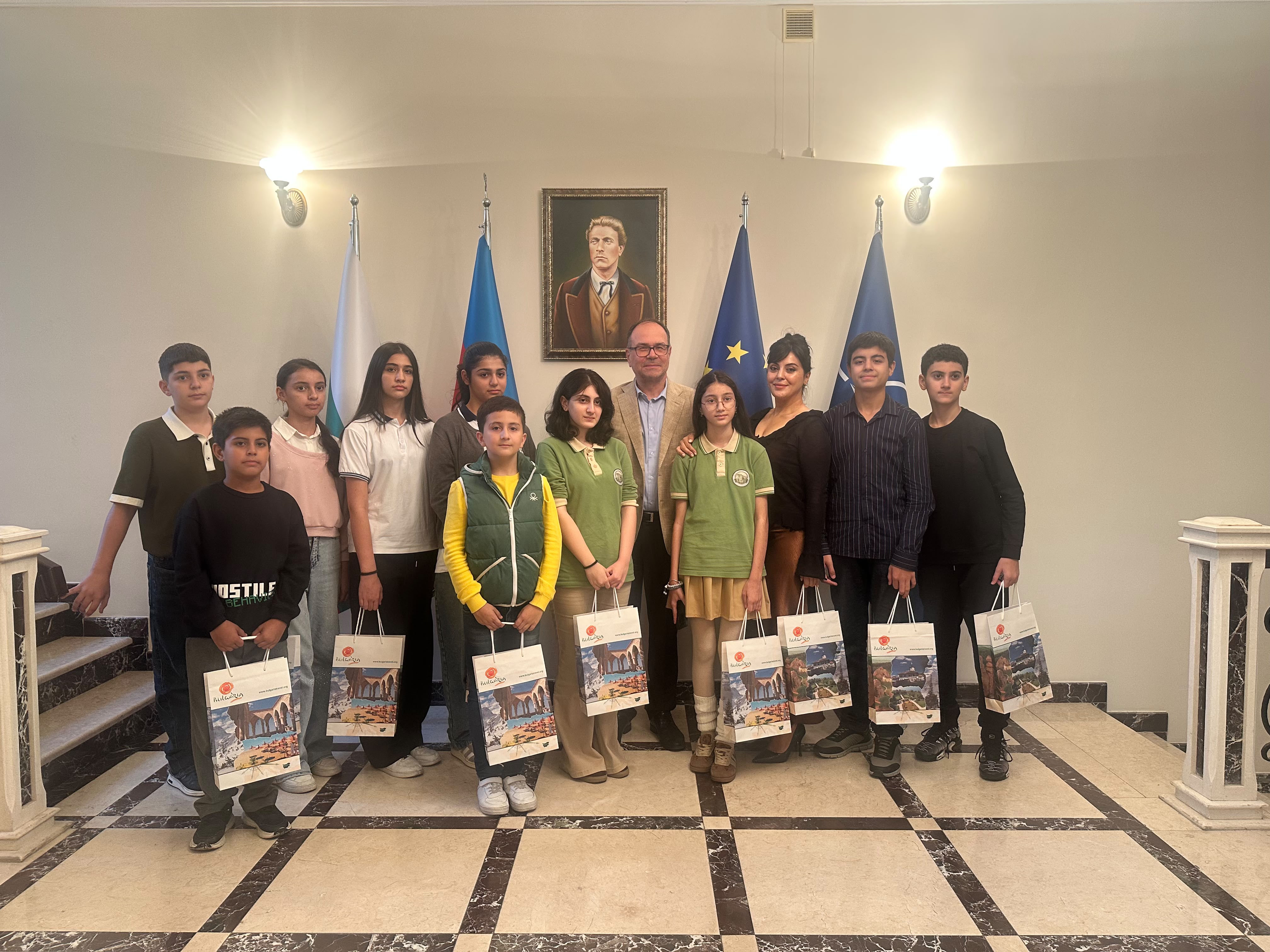 Група ученици от "Azerbaijan Children Foundation" бяха приети в посолството на Република България в Баку 