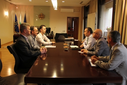 Minister Mladenov held talks with representatives of the Bulgarian Cultural Club – Skopje