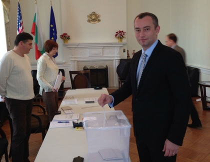 Minister Mladenov voted in the referendum in Washington DC