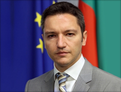 Кристиан Вигенин отчете първия месец от мандата си като министър пред външната комисия на парламента