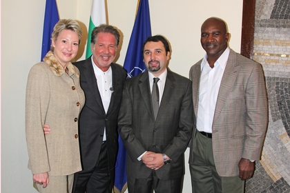 Deputy Minister Angel Velitchkov met with Yank Barry and Evander Holyfield