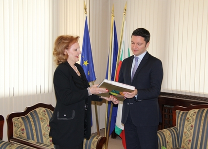 Meeting of Minister Vigenin with the Ambassador of Croatia Ljerka Alajbeg