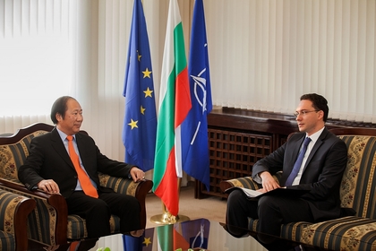 Meeting of Minister Daniel Mitov with the Ambassador of Vietnam Le Duc Luu