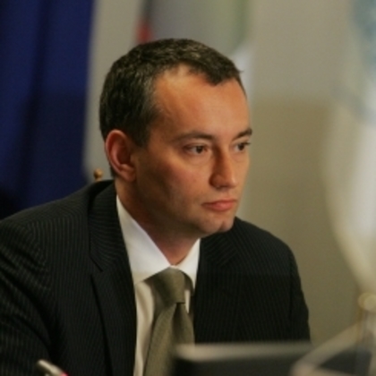 Николай Младенов: Хората с досиета няма да са лице на страната