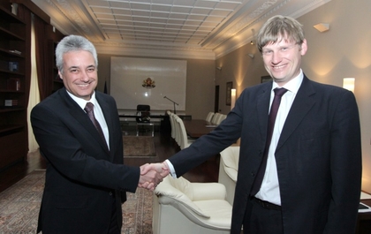 Премиерът и външен министър Марин Райков се срещна с посланика на Великобритания