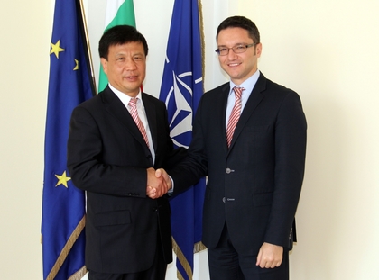 Кристиан Вигенин се срещна с новия китайски посланик в България Уей Дзингхуа
