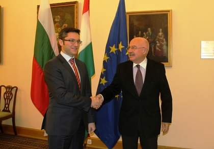Министърът на външните работи Кристиан Вигенин е на официално посещение в Унгария