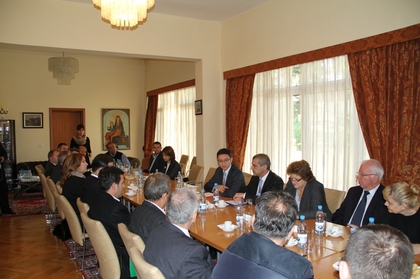 Министър Вигенин се срещна с представители на българо-албанския бизнес в Тирана