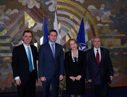 Министър Вигенин прие делегация на Комисията по външна политика на албанския парламент