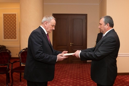 Посланик Петър Вълов връчи акредитивните си писма на президента на Молдова 