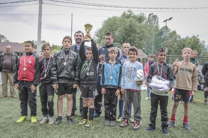 Награждаване на победителите в турнира „Grassroots мини-световно първенство по футбол“
