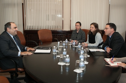 Среща на министър Митов и посланик Августидис 
