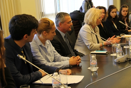 Зам.-министър Тодорова се срещна с ученици-участници в конкурс за есе за спасяването на българските евреи