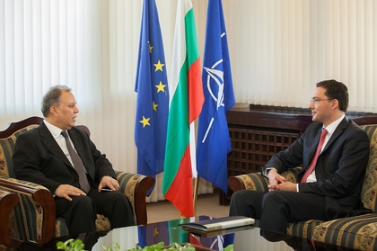 Министър Митов разговаря с посланика на Пакистан в България Мохаммад Джамшед Ифтихар