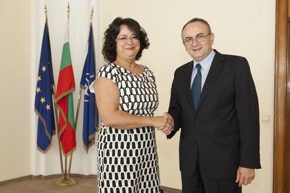 Прощална среща на заместник-министър Валентин Порязов с посланика на Кралство Марокo Латифа Ахарбаш