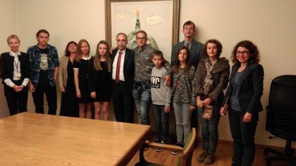 Български ученици – лауреати в международен конкурс, посетиха Посолството на България в Москва