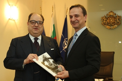 Министър Ради Найденов се срещна с посланика на Суверенния Малтийски орден