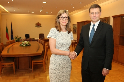 Вицепремиерът Екатерина Захариева обсъди развитието на съдебната реформа със заместник-председателя на Европейската комисия Валдис Домбровскис