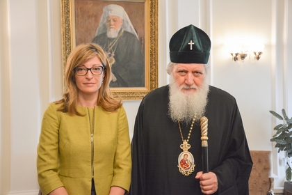 Вицепремиерът Екатерина Захариева пред българския Патриарх Неофит: Държавата и църквата имат обща отговорност да възпитават в разбирателство, толерантност и любов
